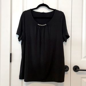 Laura plus black t-shirt with pearl details